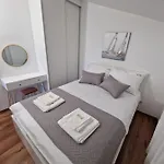 Goya - Near Beach, Parking, Balcony With A View سيلتسي