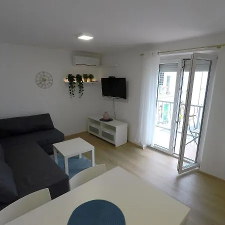 Lejlighed Goya - Near Beach, Parking, Balcony With A View Selce