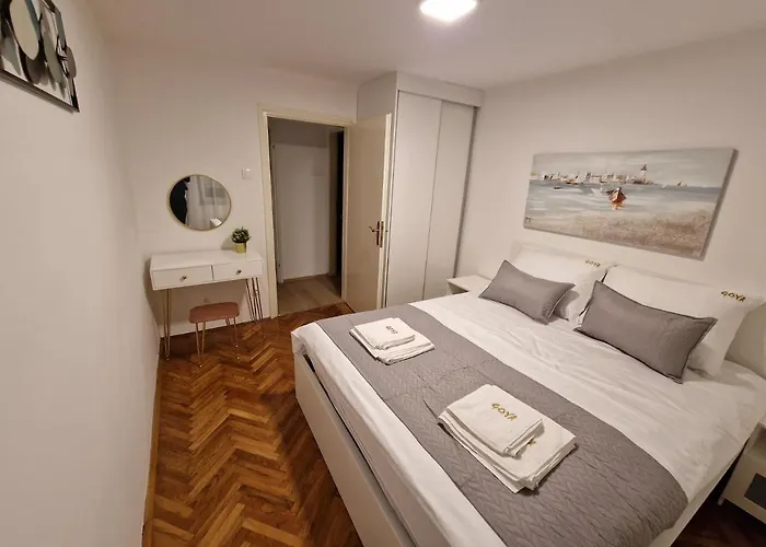 Goya - Near Beach, Parking, Balcony With A View דירה סלצה